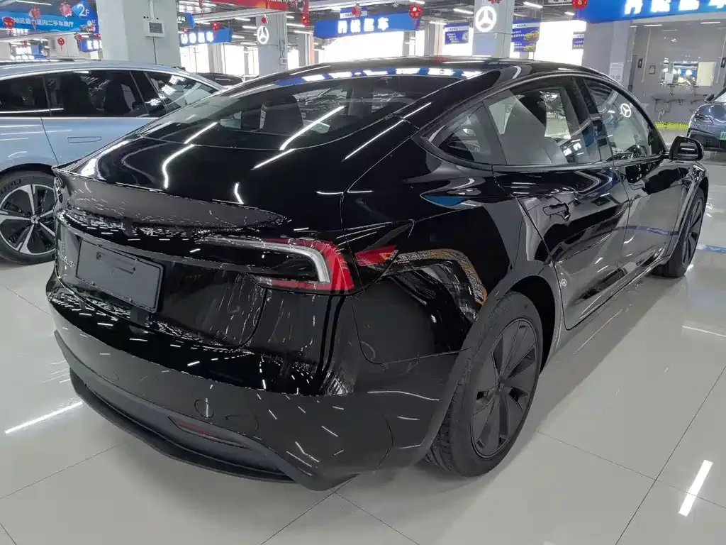 Tesla Model 3 — фото 9