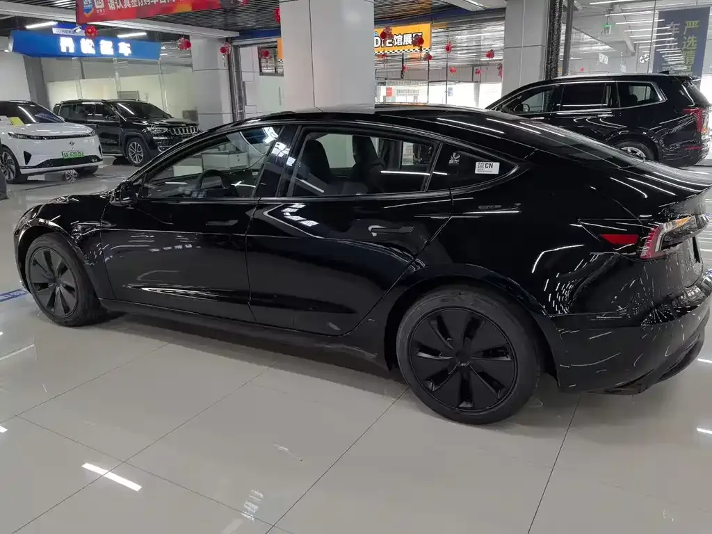 Tesla Model 3 — фото 7