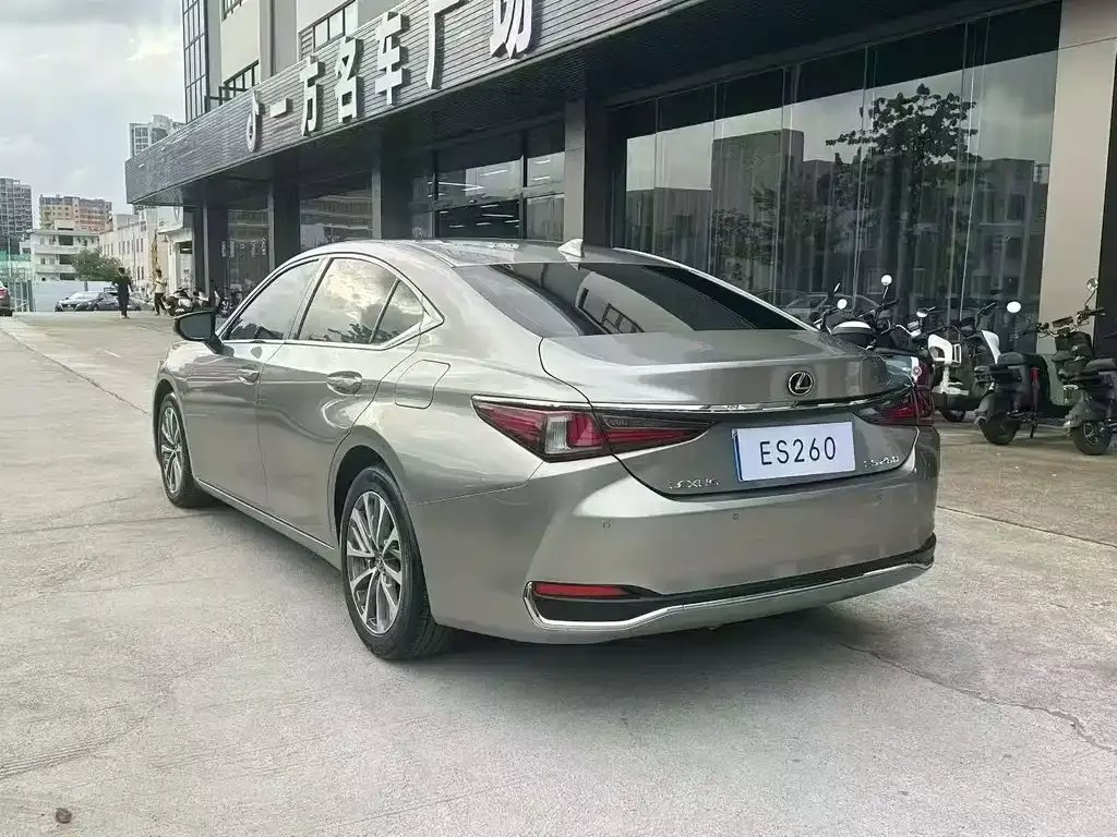 Lexus ES — фото 7