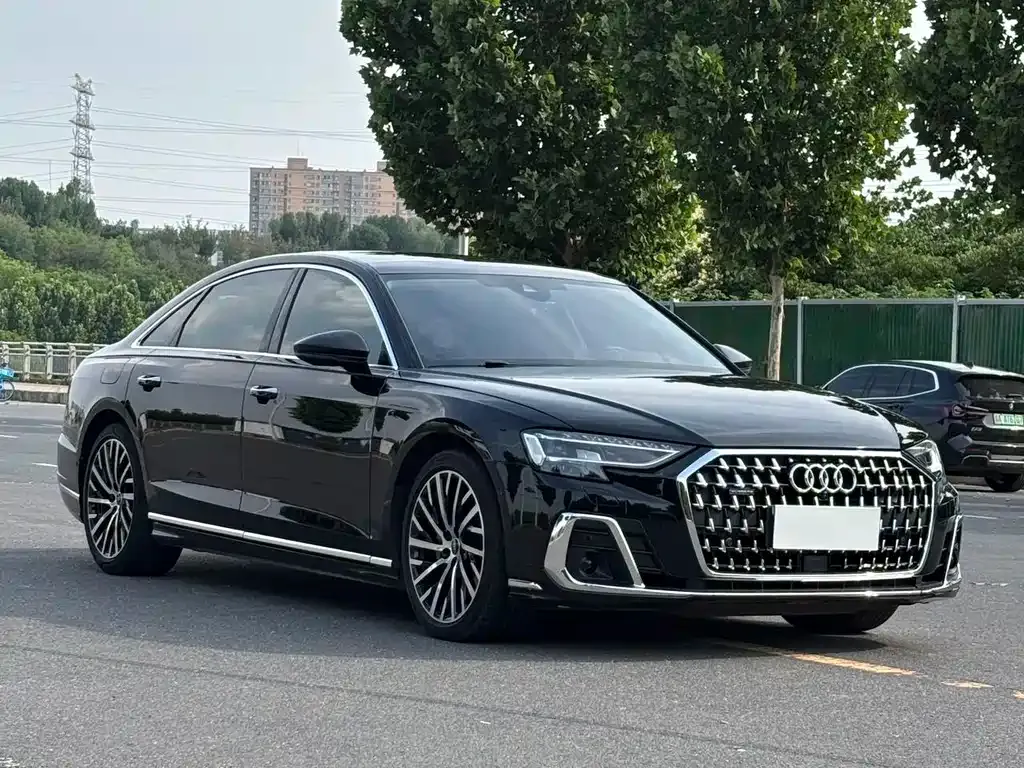 Audi A8 — фото 7