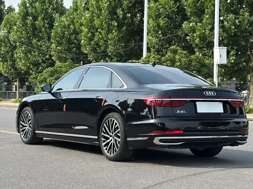 Audi A8 — фото 9
