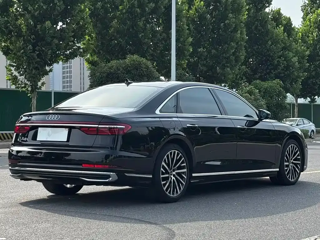 Audi A8 — фото 8