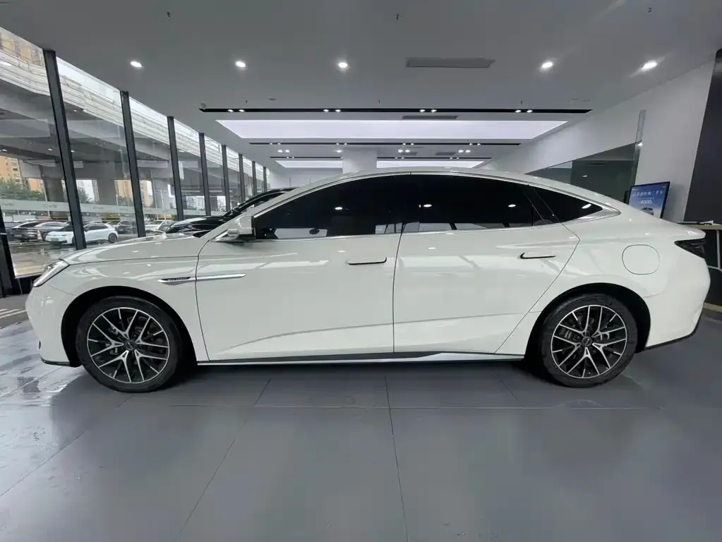 BYD Seal 07 DM-i — фото 9
