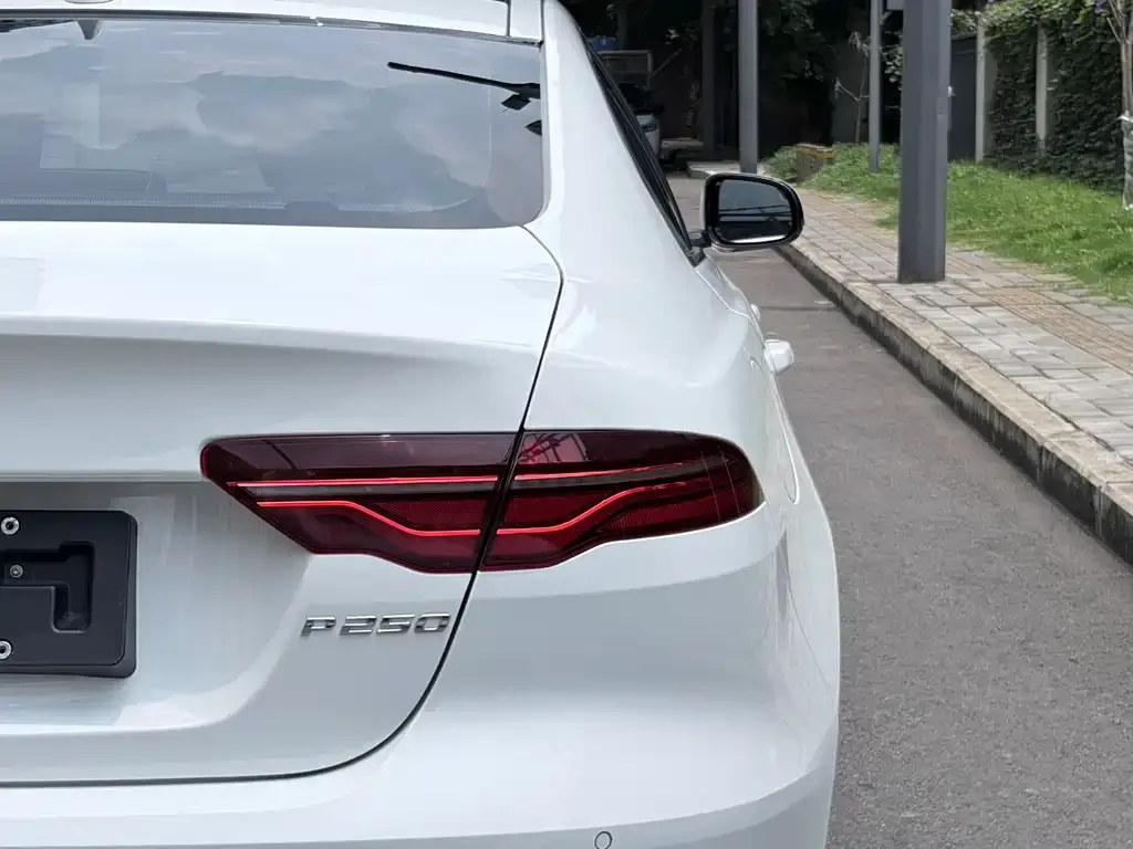 Jaguar XEL — фото 4