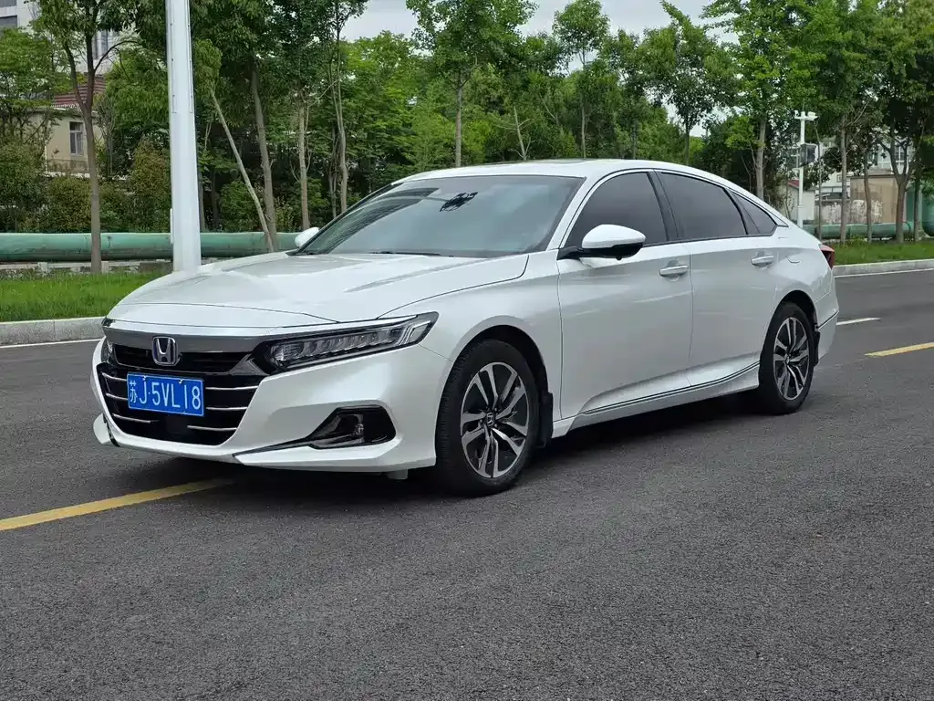 Honda Accord — фото 1