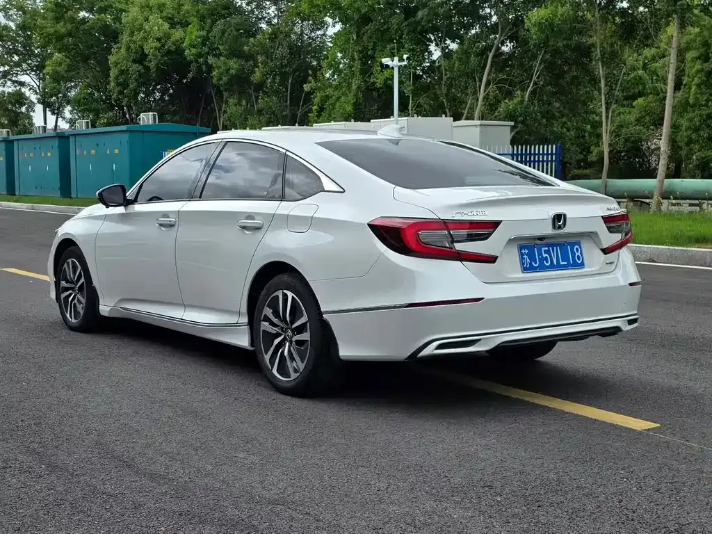 Honda Accord — фото 8