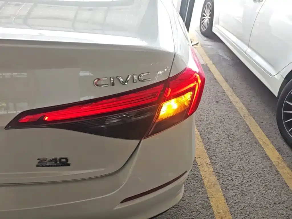 Honda Civic — фото 7
