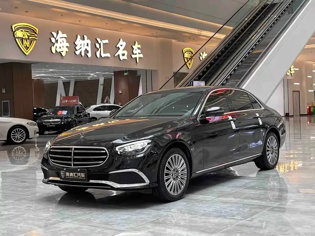 Mercedes-Benz E-Class — фото 1