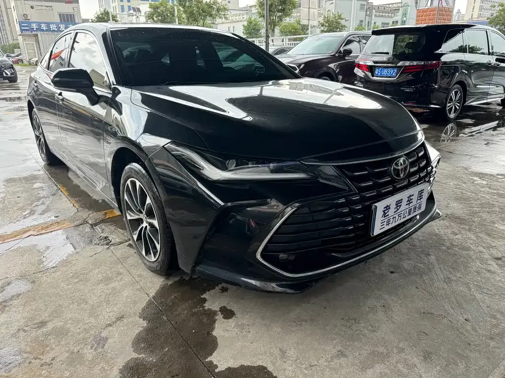 Toyota Avalon — фото 1