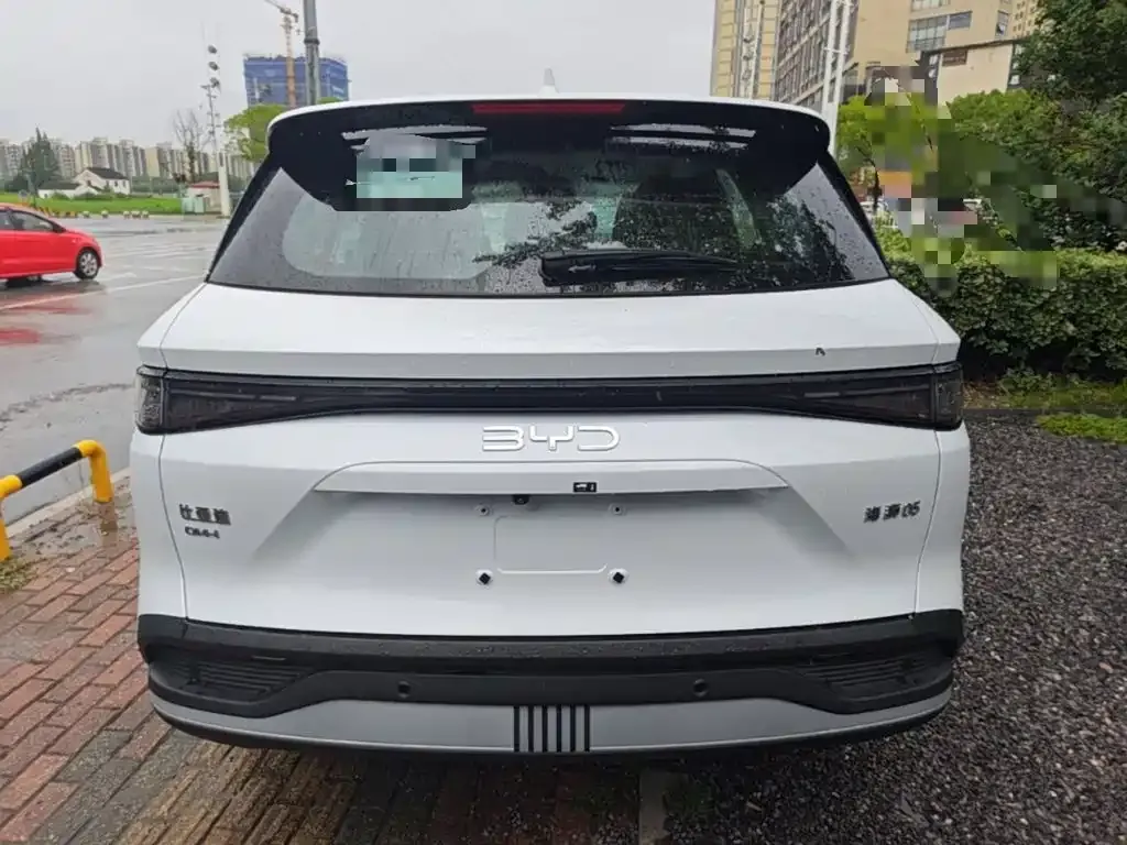BYD Seal 05 DM-i — фото 7