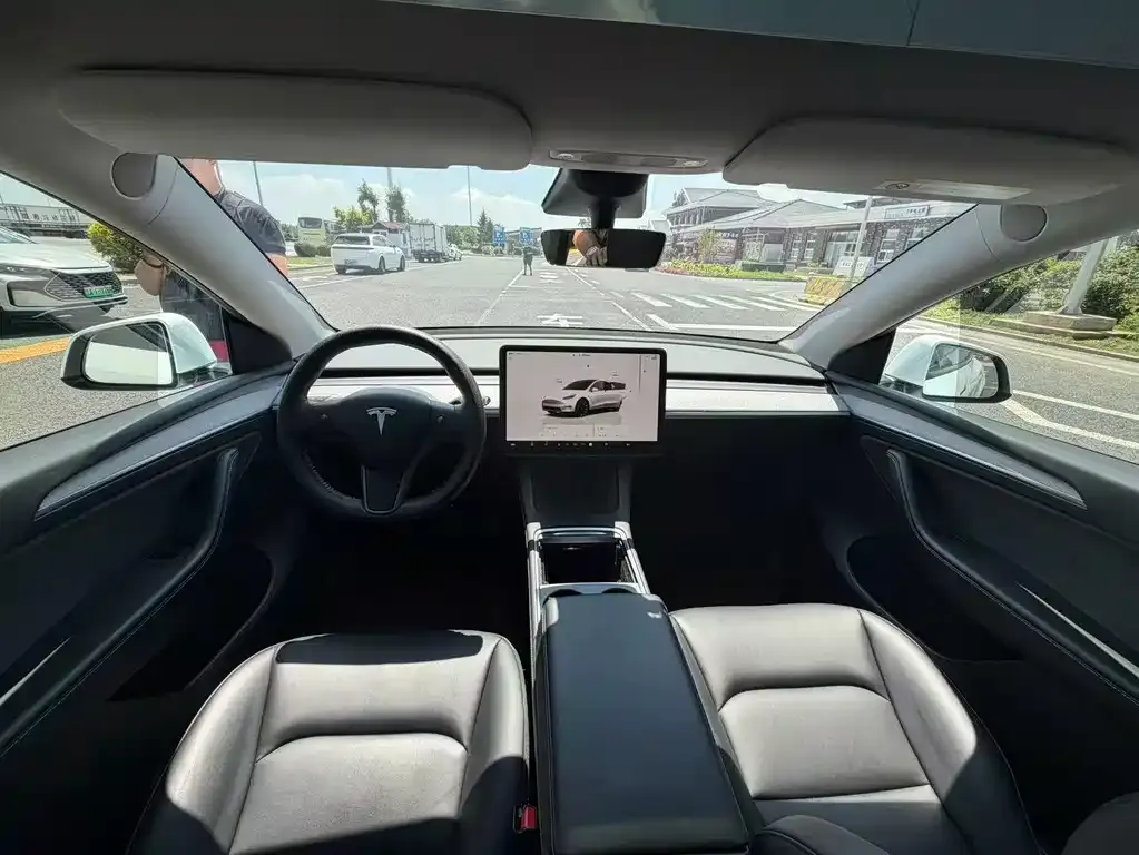 Tesla Model Y — фото 4