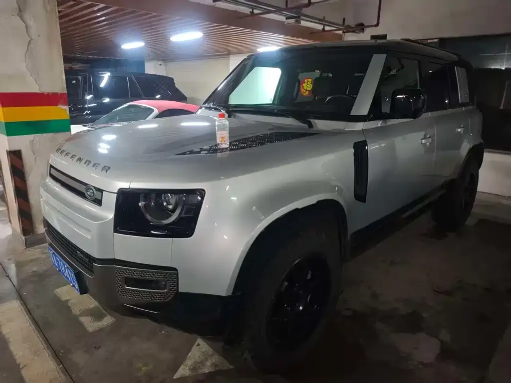 Land Rover Defender — фото 1