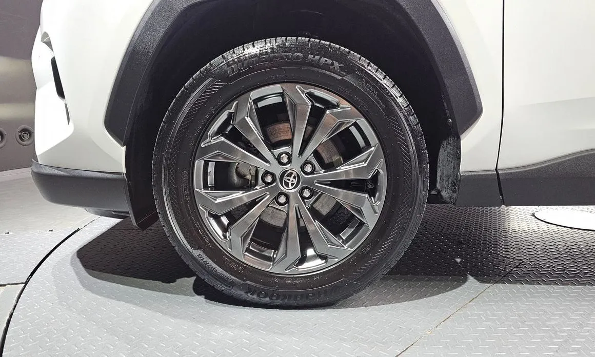 Toyota RAV4 — фото 10