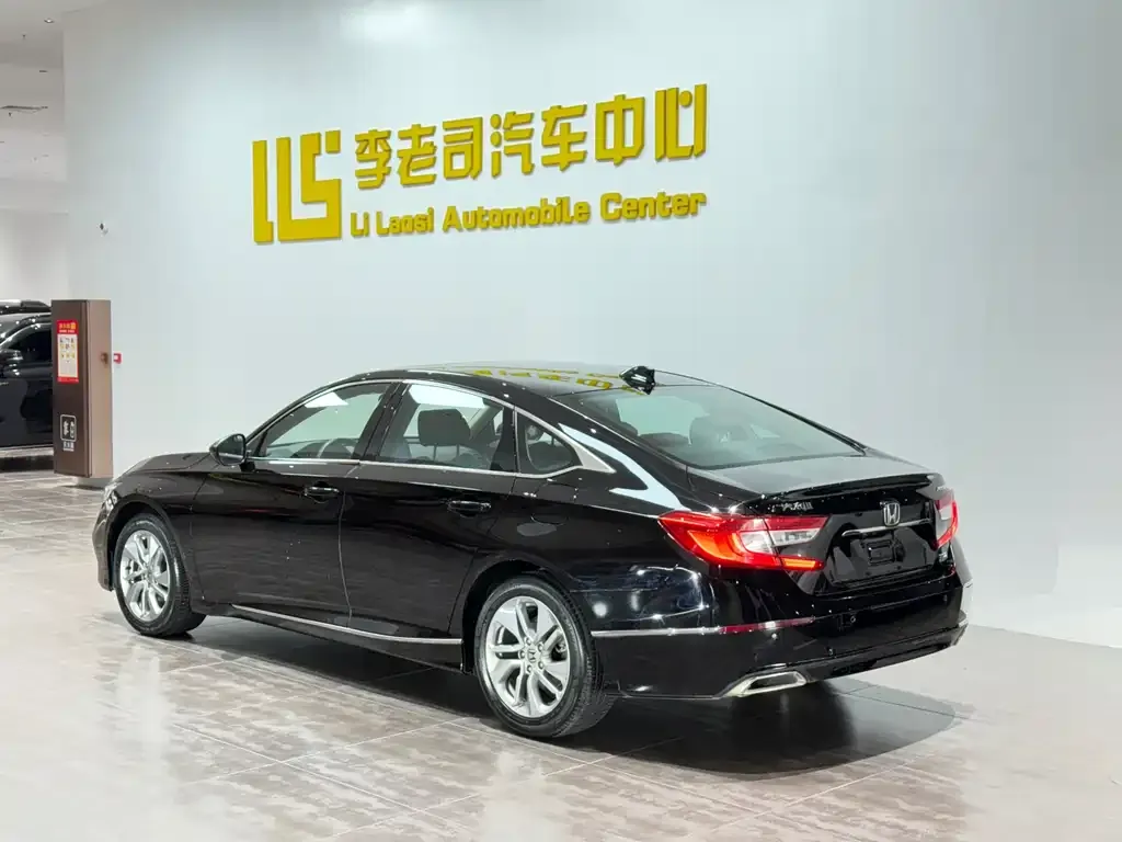 Honda Accord — фото 4
