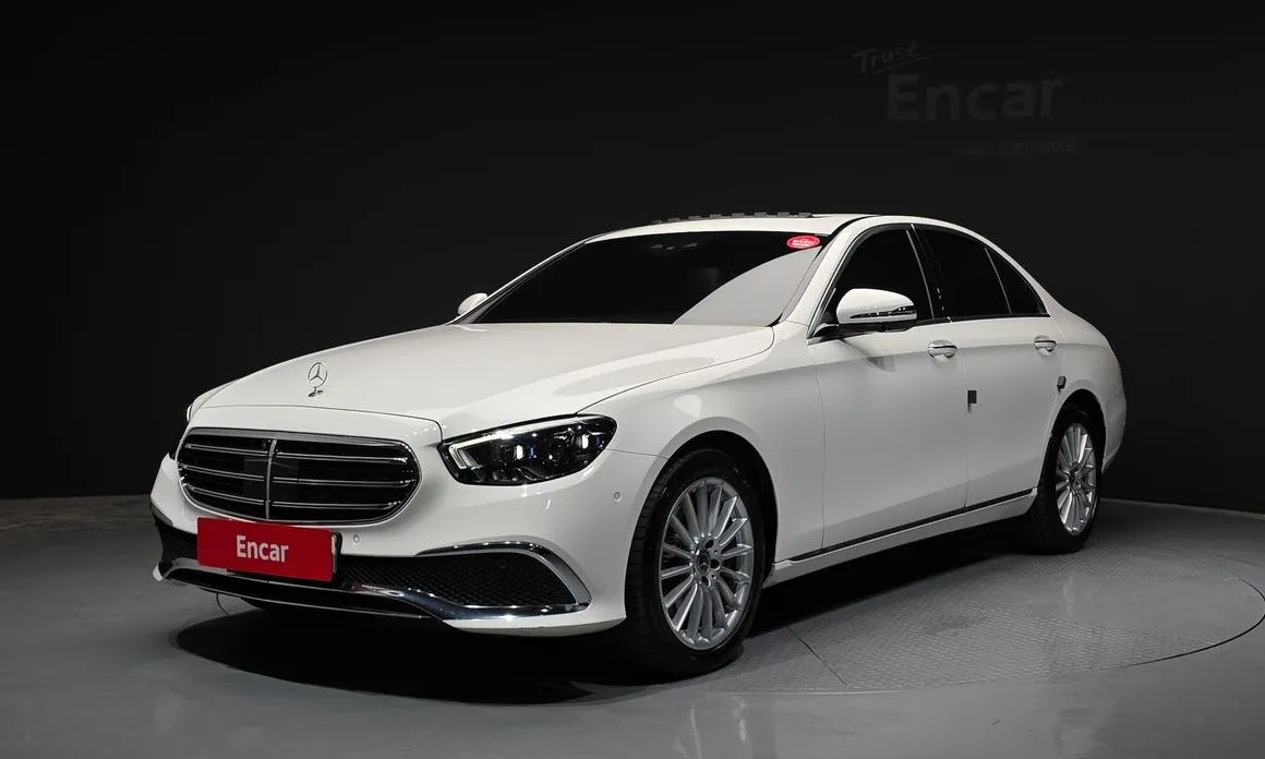 Mercedes-Benz E-Class — фото 1
