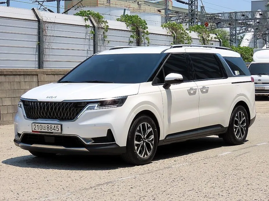 Kia Carnival — фото 10