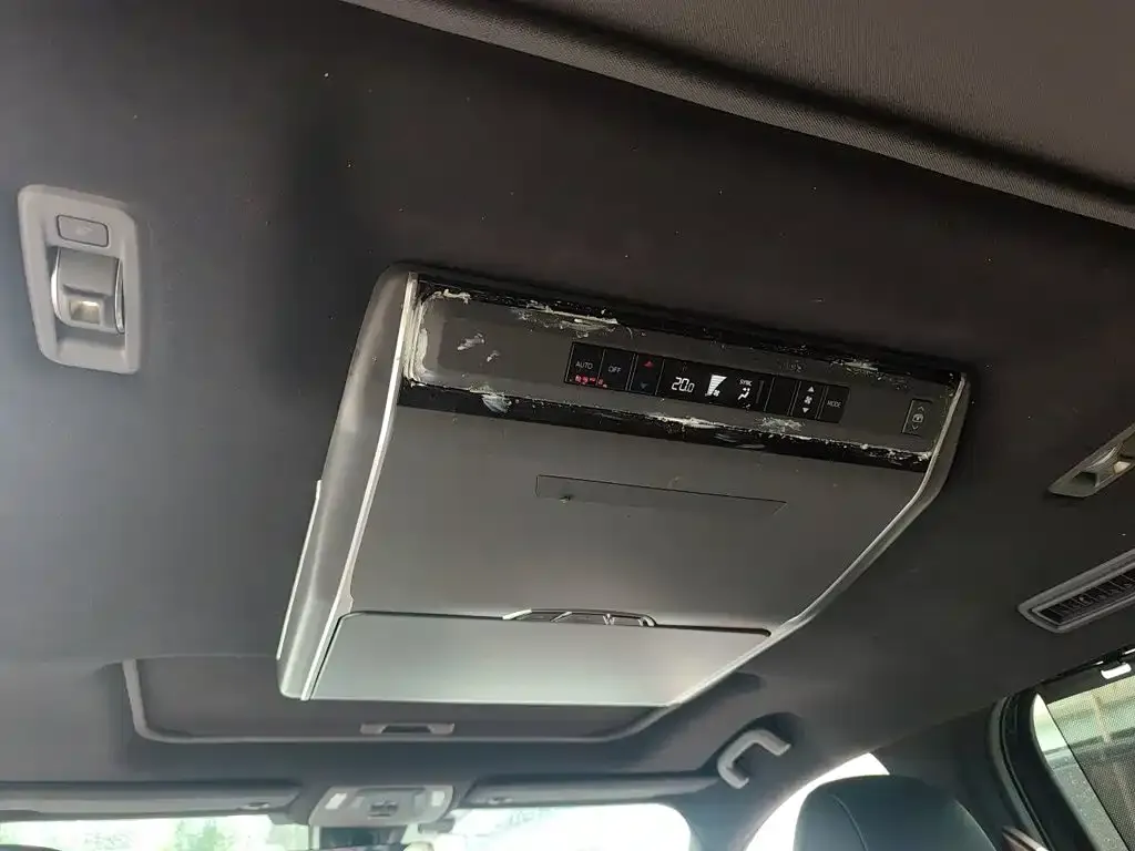 Toyota Granvia — фото 3