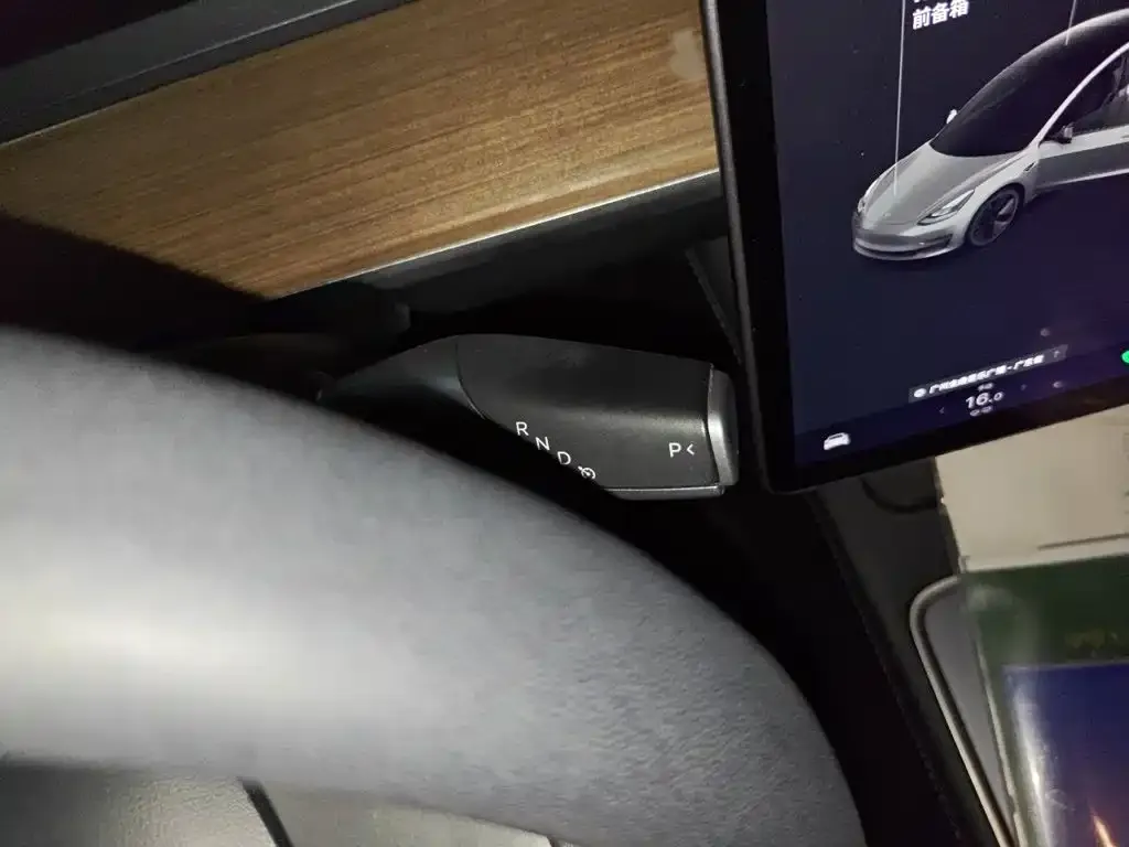 Tesla Model 3 — фото 2