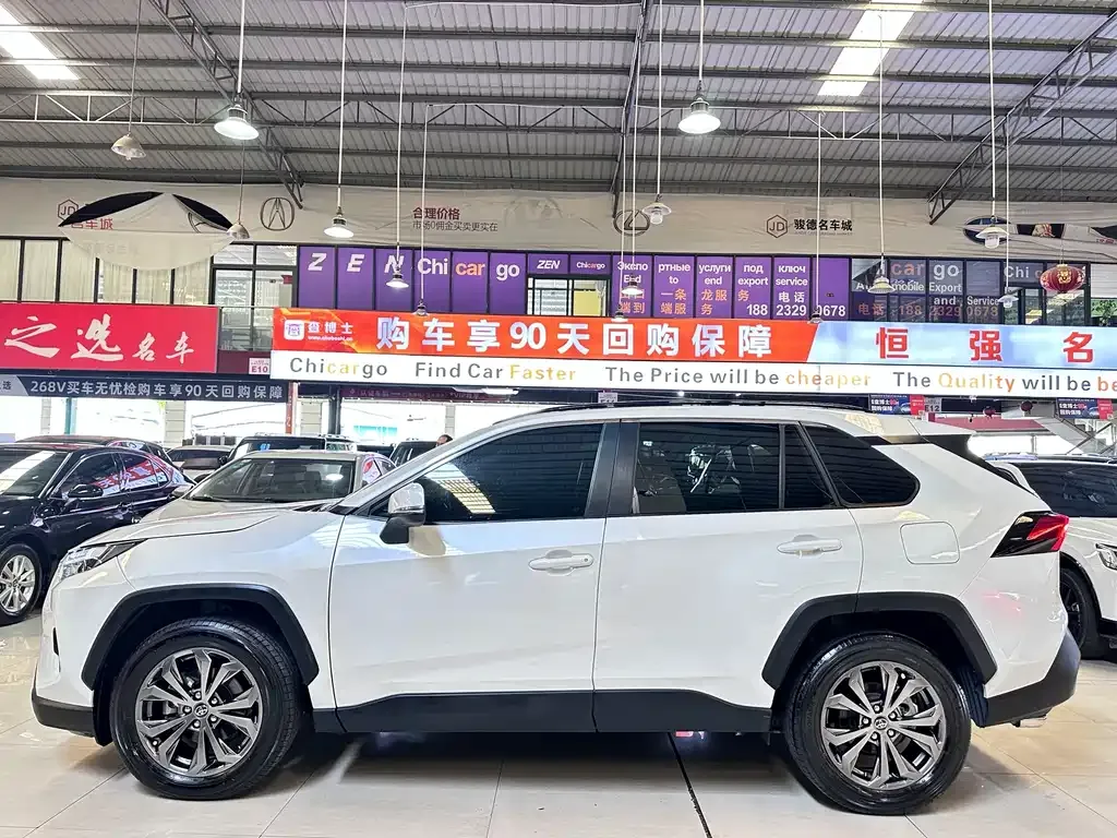 Toyota RAV4 — фото 8