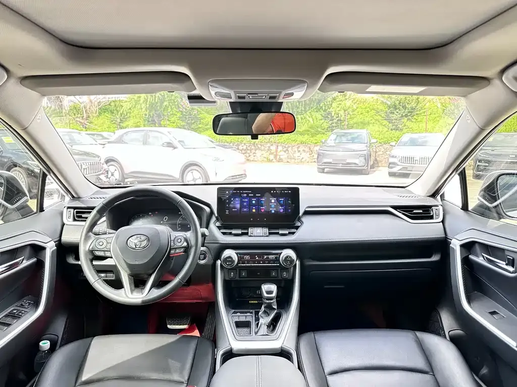 Toyota RAV4 — фото 6
