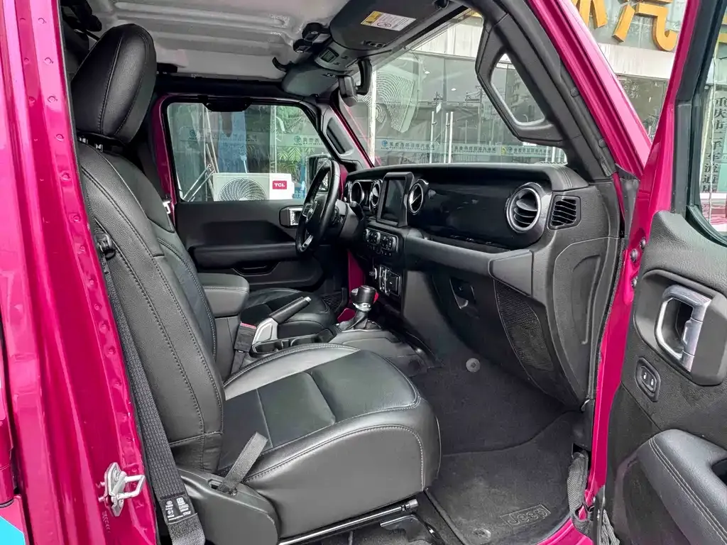 Jeep Wrangler 2024 из CN, фото 5
