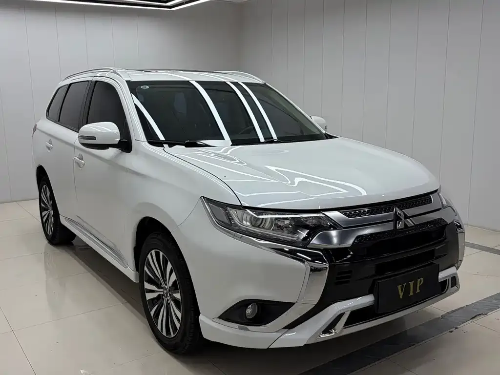 Mitsubishi Outlander — фото 3