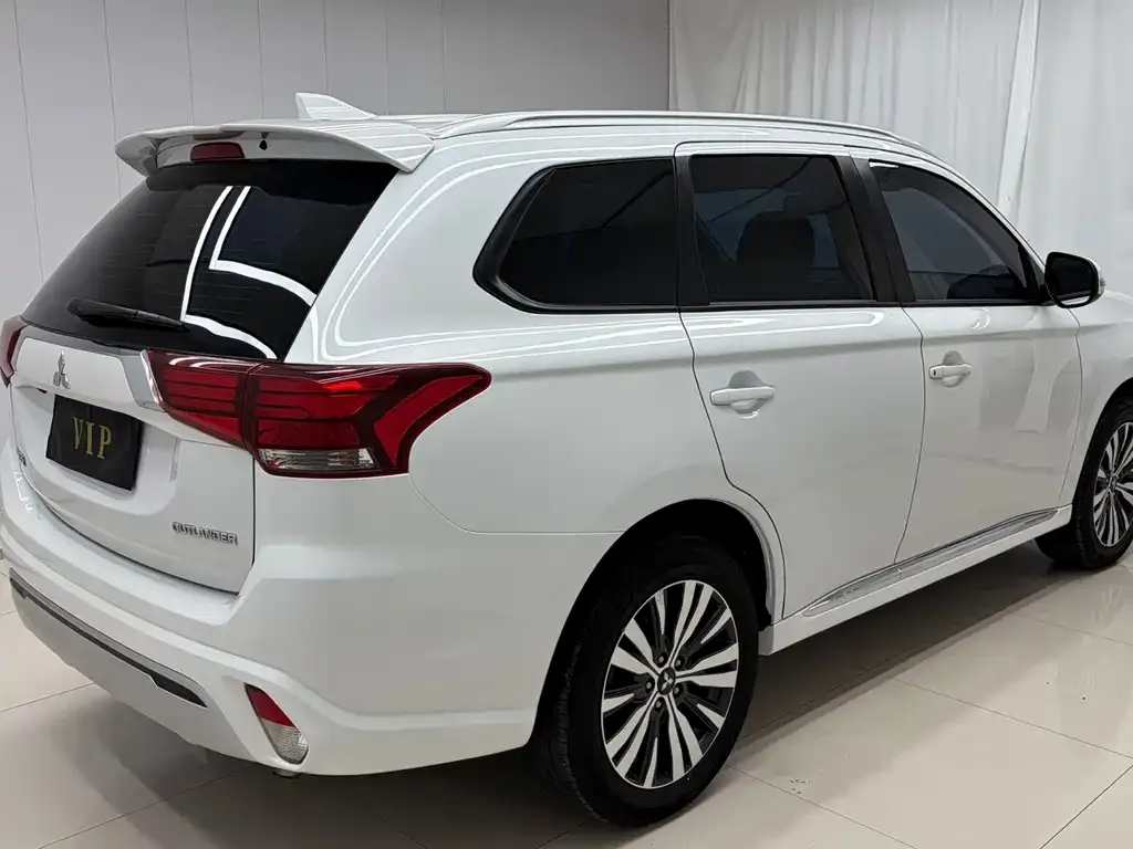 Mitsubishi Outlander — фото 6