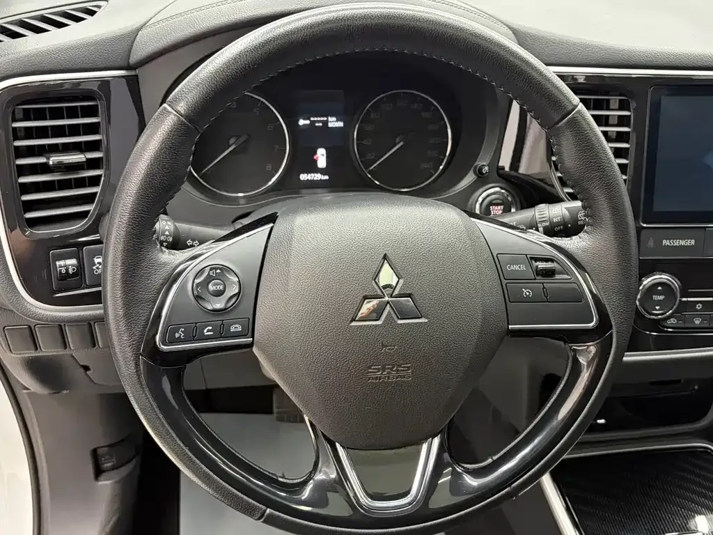 Mitsubishi Outlander — фото 8
