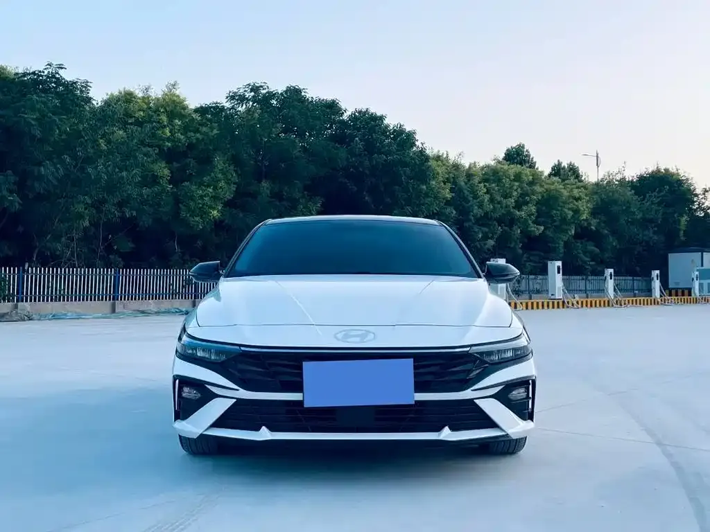 Hyundai Elantra — фото 6