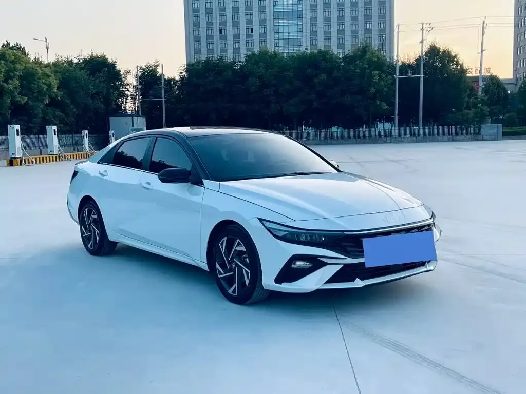 Hyundai Elantra — фото 7
