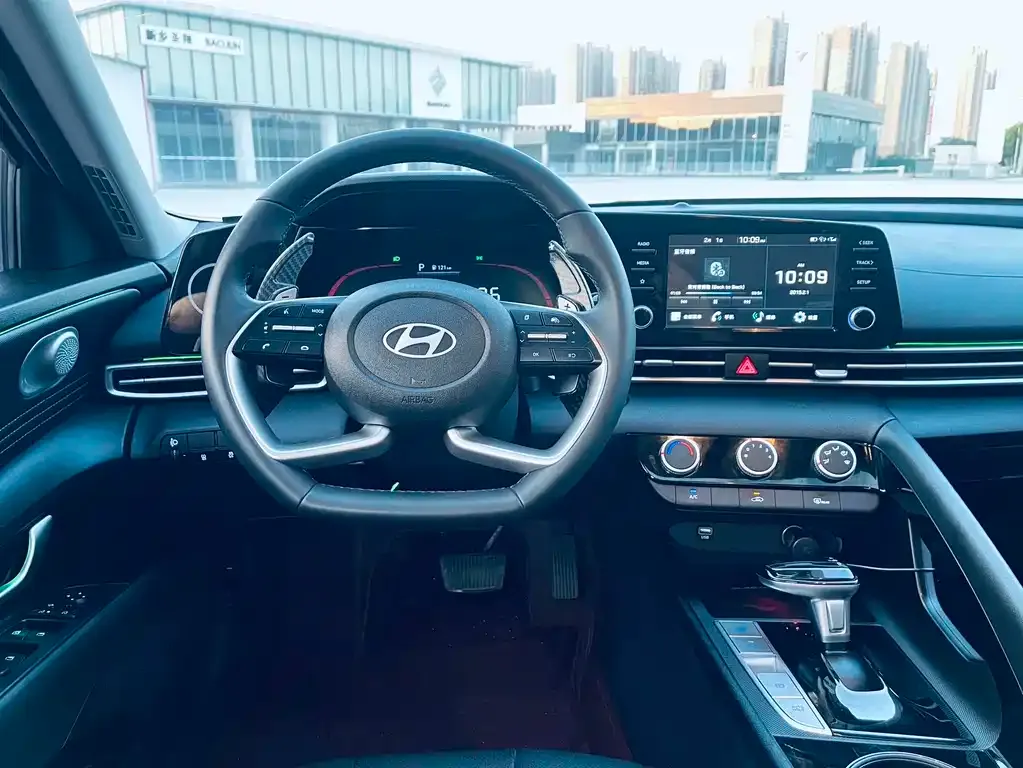 Hyundai Elantra — фото 4