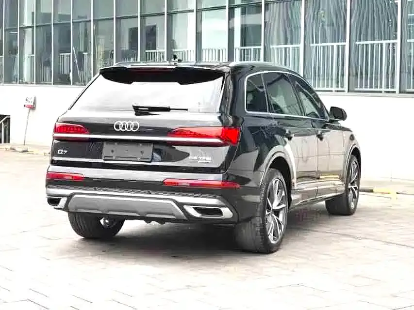 Audi Q7 — фото 9
