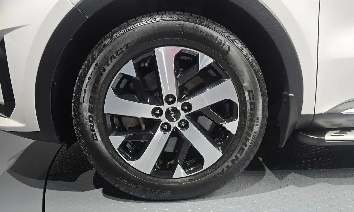 Kia Sorento — фото 10