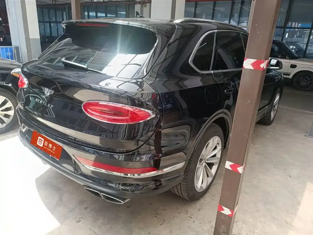 Bentley Bentayga 2024 из CN, фото 9