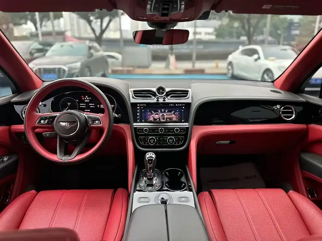 Bentley Bentayga 2024 из CN, фото 8
