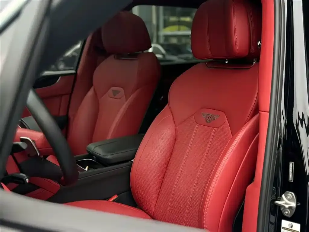 Bentley Bentayga 2024 из CN, фото 3