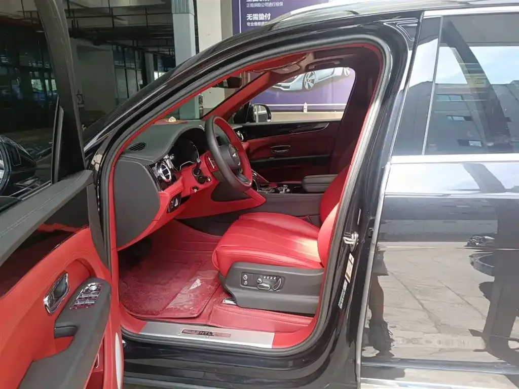 Bentley Bentayga 2024 из CN, фото 4