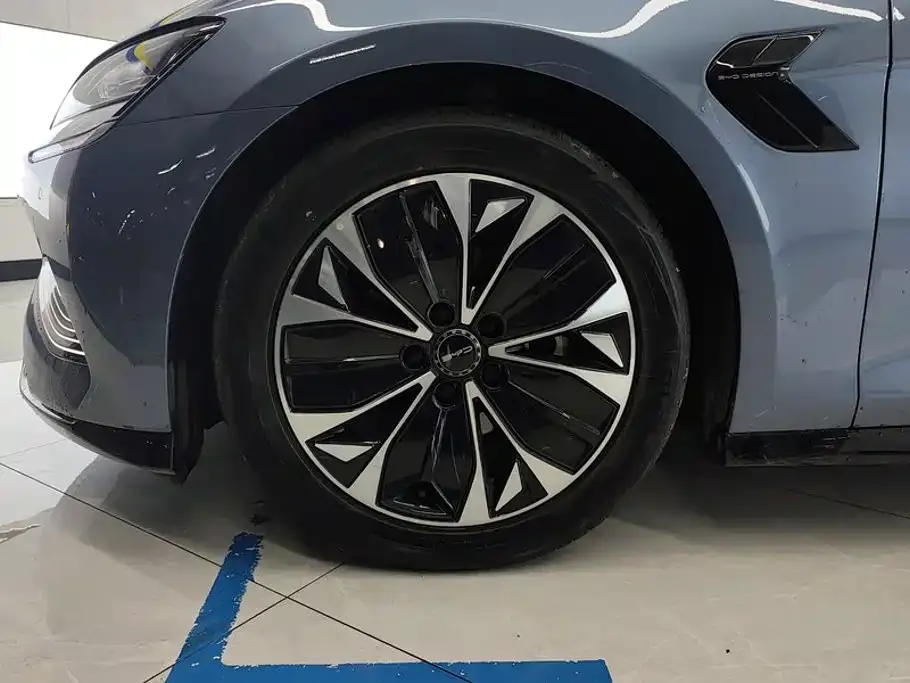 BYD Seal — фото 2