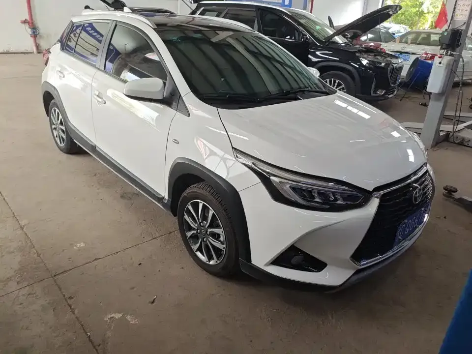 Toyota Yaris L — фото 4