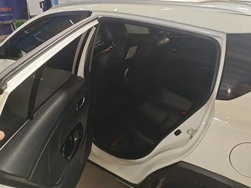 Toyota Yaris L — фото 2