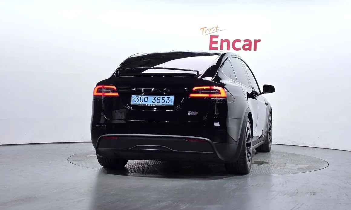 Tesla Model X — фото 8