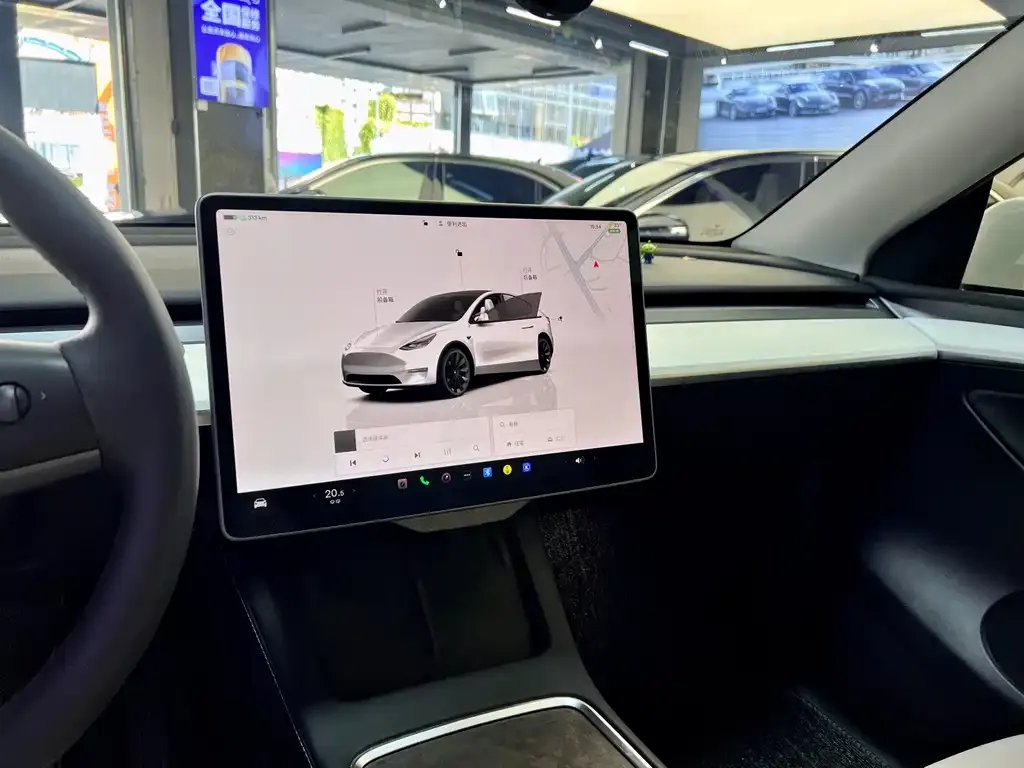 Tesla Model Y — фото 8