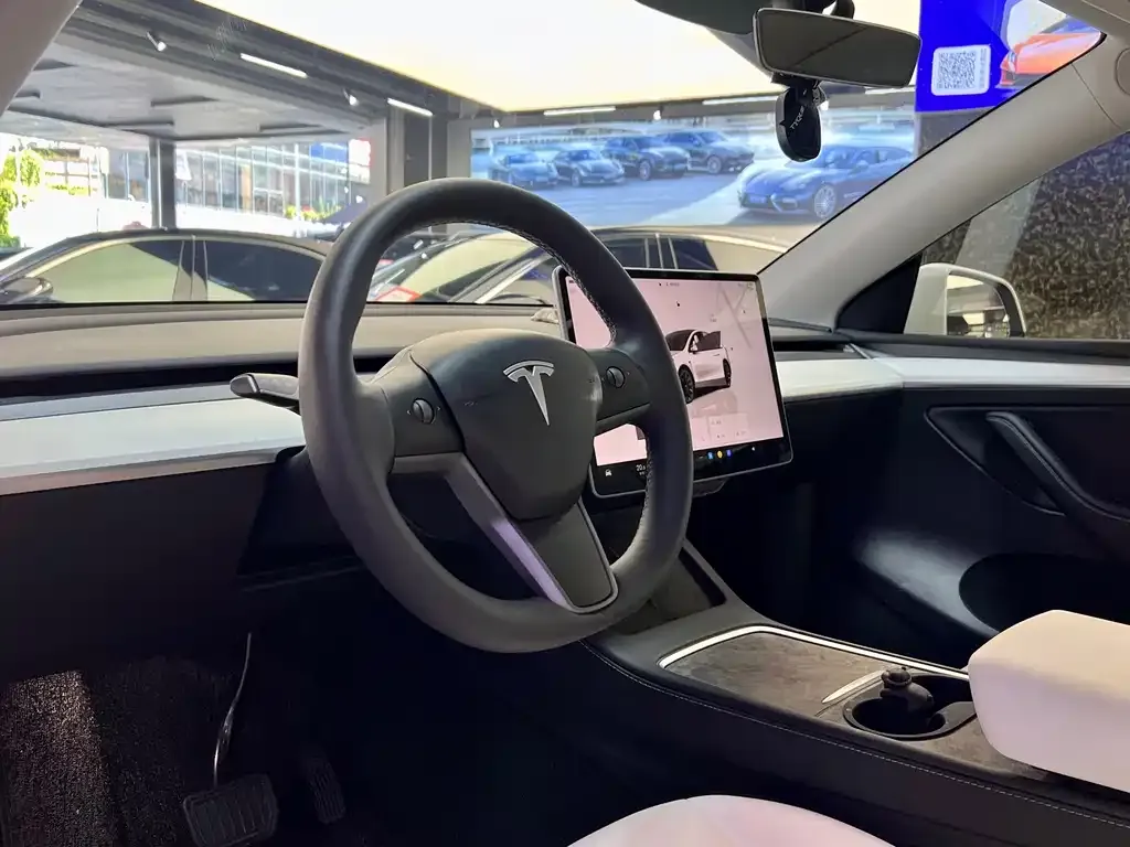 Tesla Model Y — фото 3