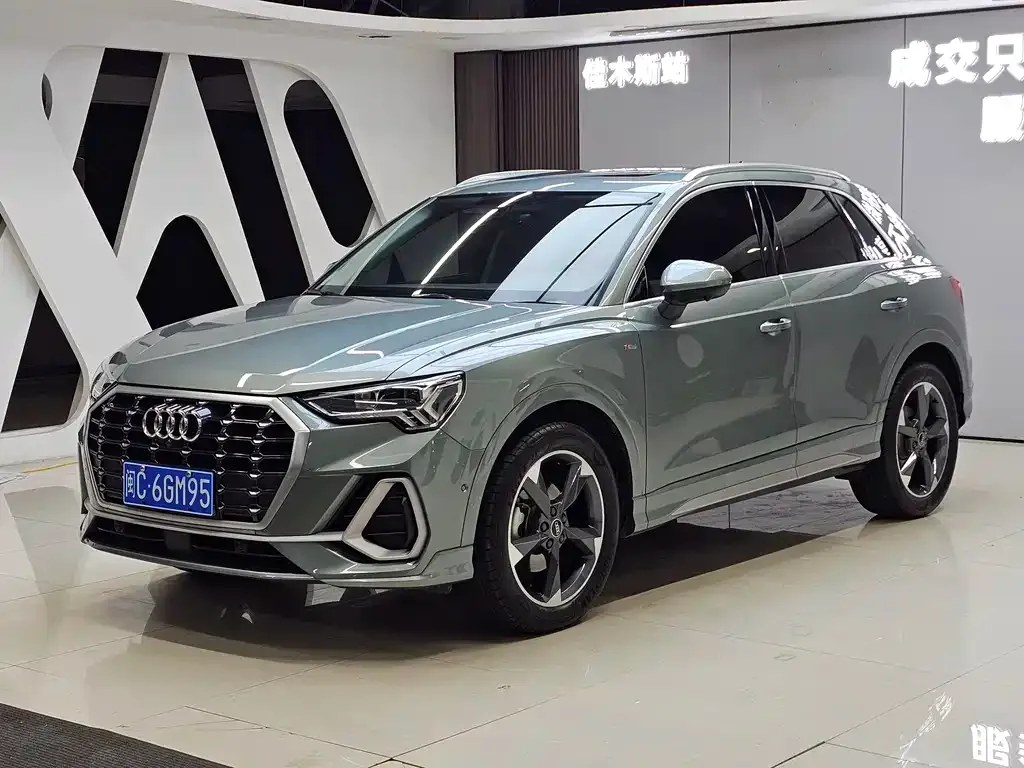 Audi Q3 — фото 1