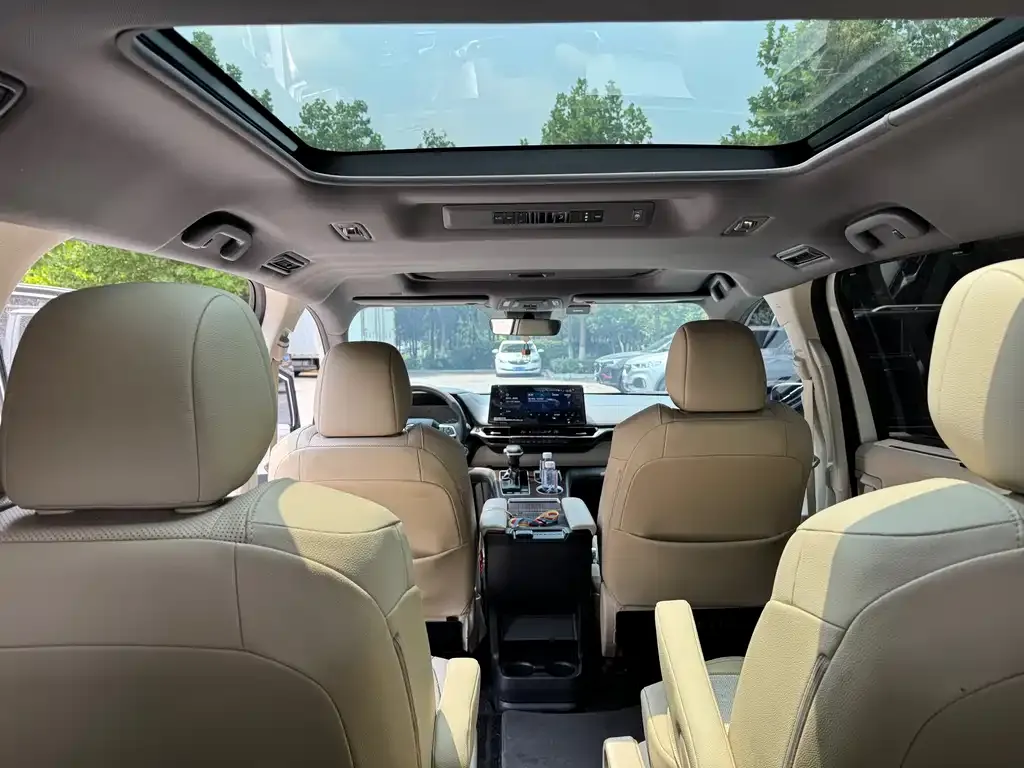Toyota Granvia — фото 8