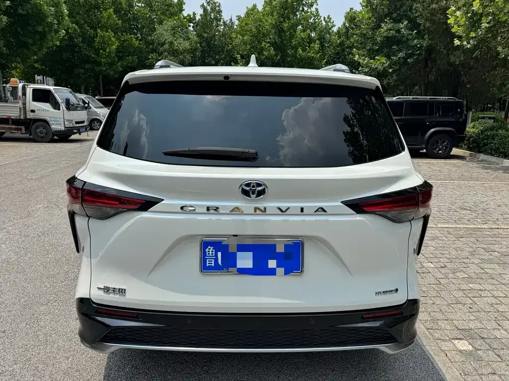 Toyota Granvia — фото 9