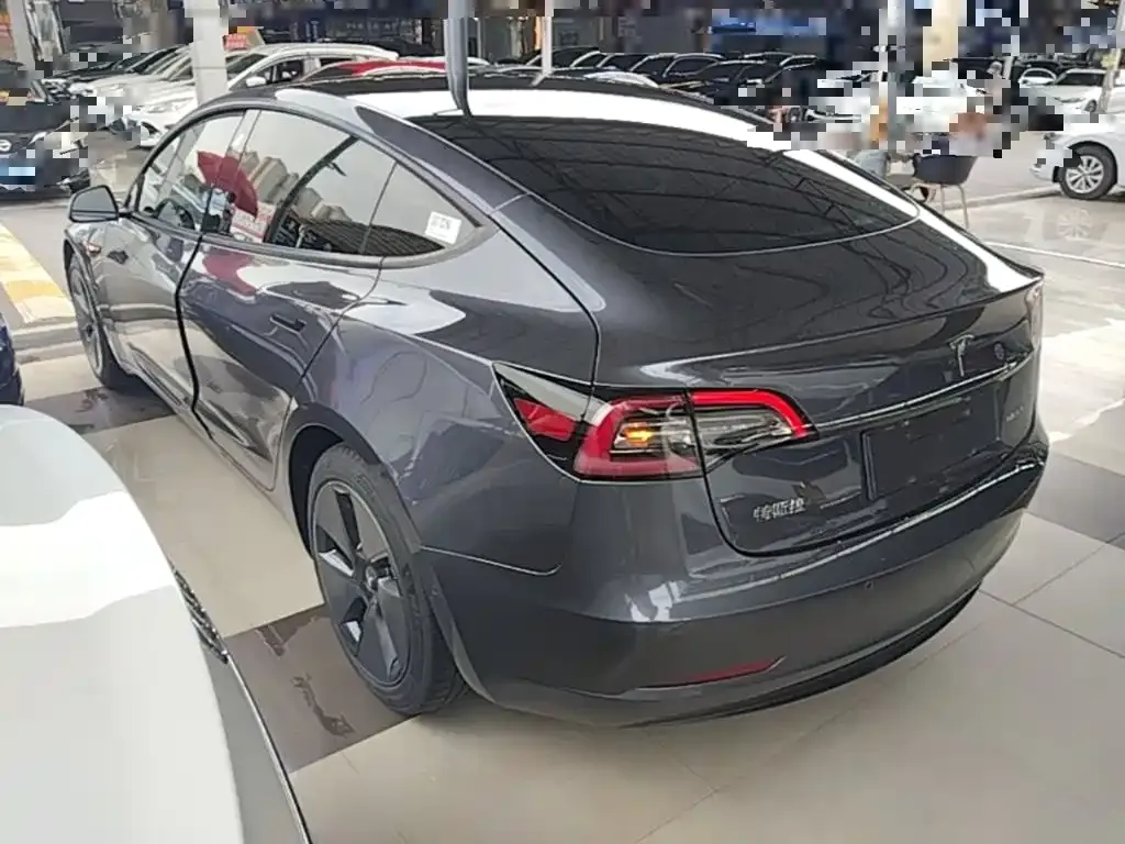 Tesla Model 3 — фото 8