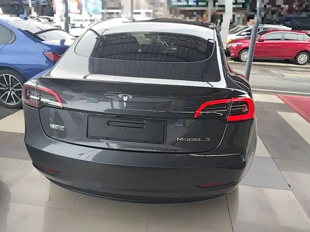 Tesla Model 3 — фото 5