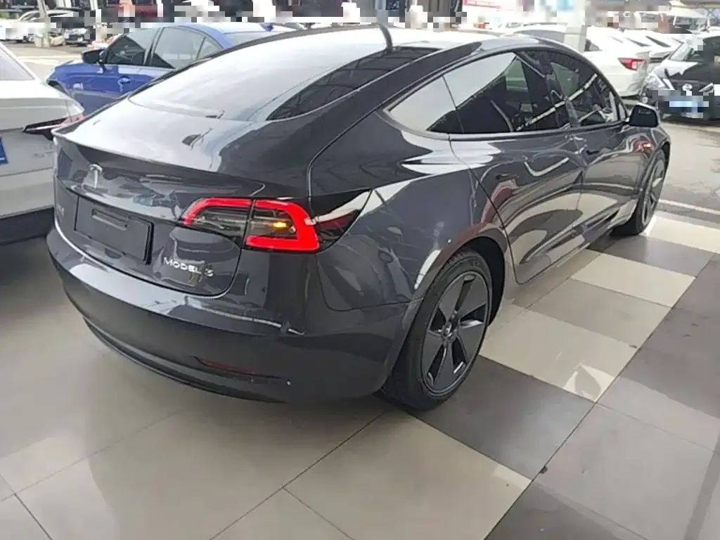 Tesla Model 3 — фото 3