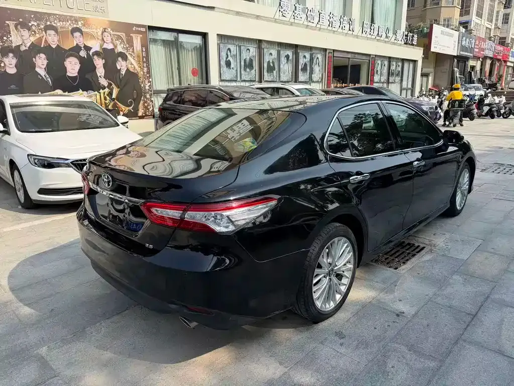 Toyota Camry — фото 6